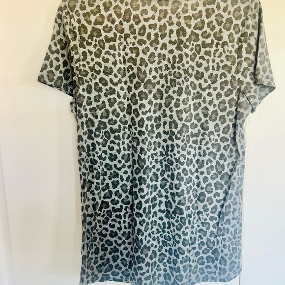 Leopard tee 2 pack. One is NWT (tan colored). Both size XL - Picture 4 of 6